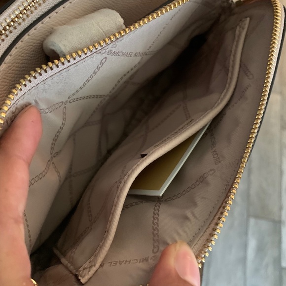 New Mk double zipper crossbody 💝 - Picture 4 of 10